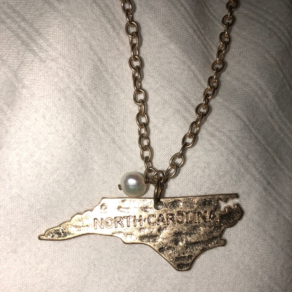 NC necklace with pearl